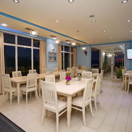 Aqua Blue Hotel 3*